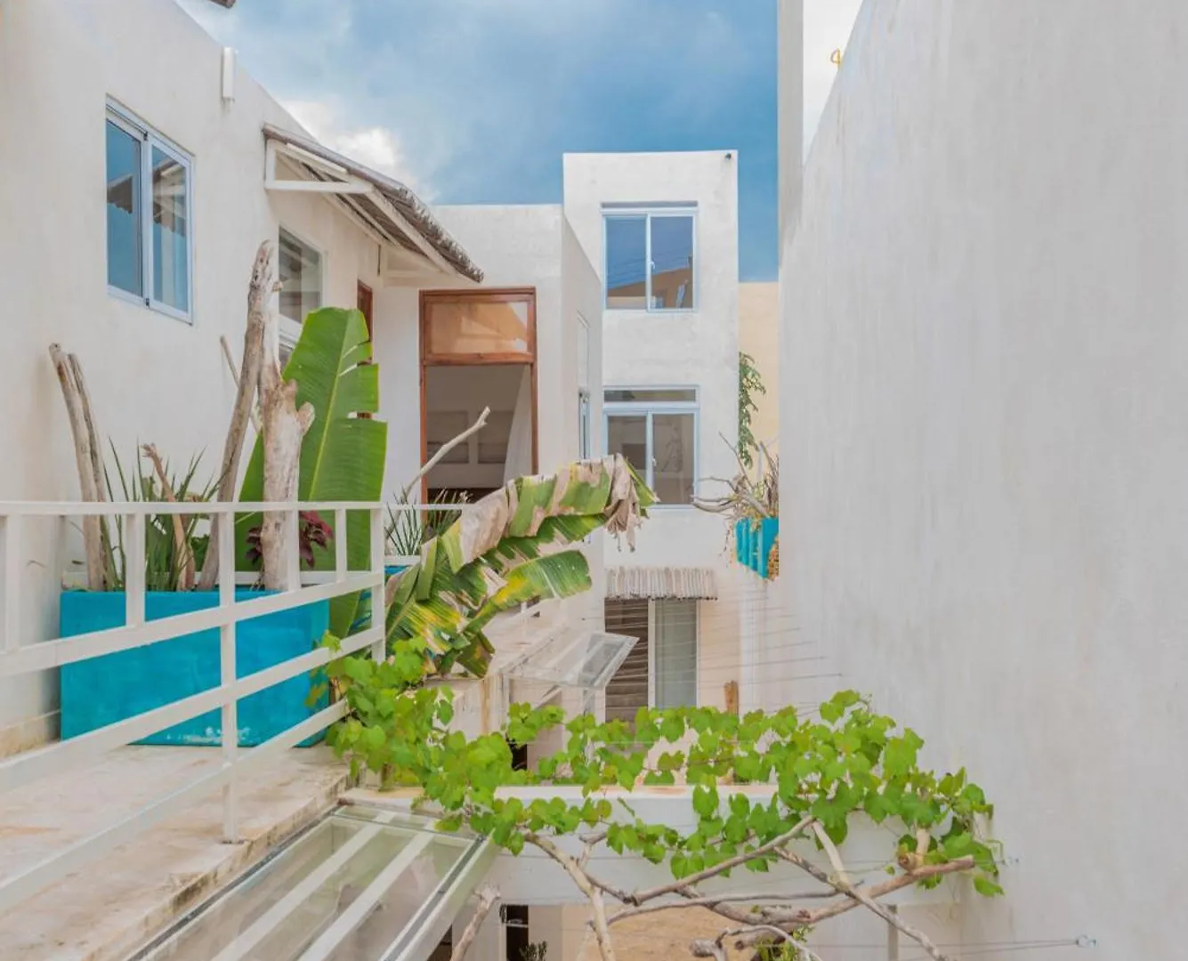 הקונטקטים של 3 Studios At Casa Areito